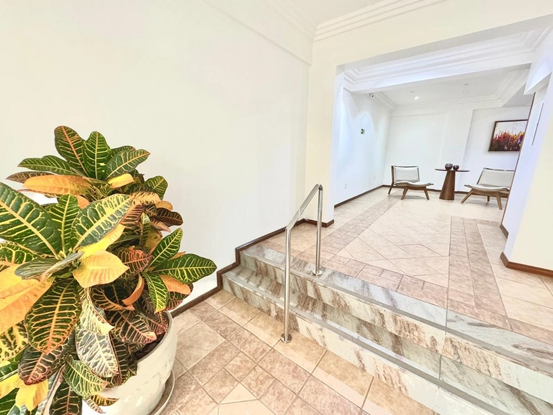 apartamento apenas uma quadra do mar com sacada mobiliado : 26ª foto da galeria de imagens do imóvel