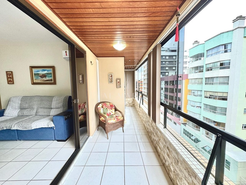 apartamento apenas uma quadra do mar com sacada mobiliado : 8ª foto da galeria de imagens do imóvel