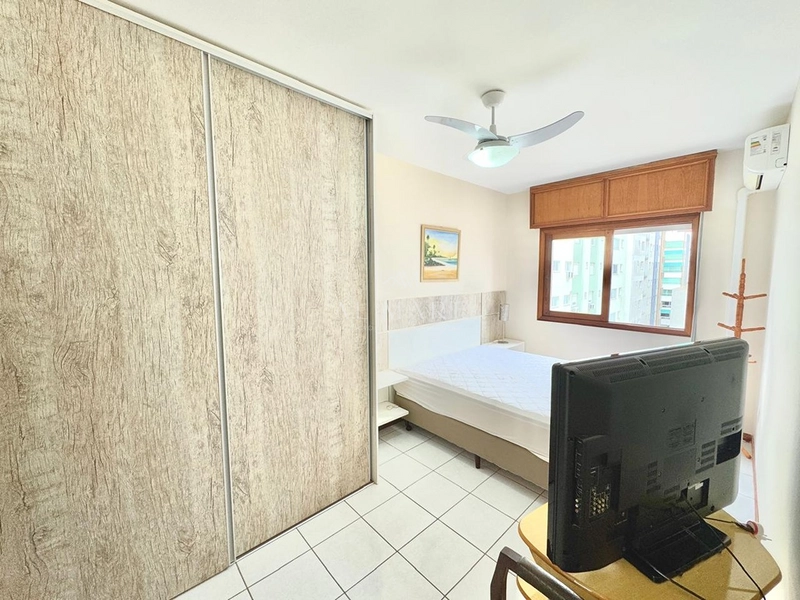 apartamento apenas uma quadra do mar com sacada mobiliado : 19ª foto da galeria de imagens do imóvel