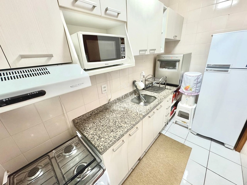 apartamento apenas uma quadra do mar com sacada mobiliado : 13ª foto da galeria de imagens do imóvel