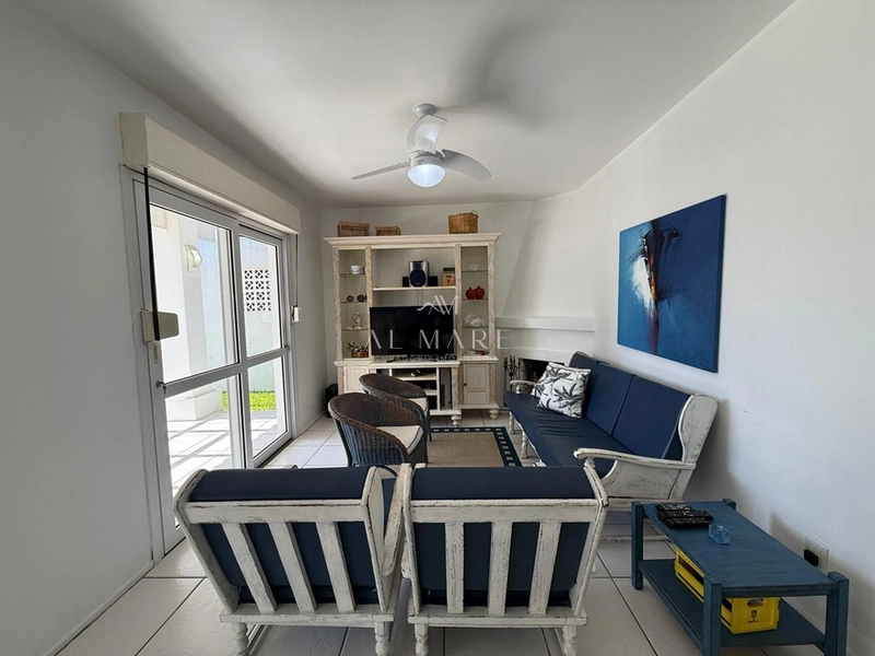 Casa bairro com três dormitórios sendo uma suíte, mobiliado e vaga de garagem : 1ª foto da galeria de imagens do imóvel