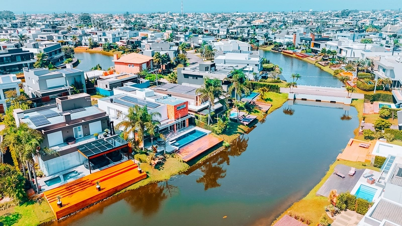 Casa em condomínio beira lago: 9ª foto da galeria de imagens do imóvel