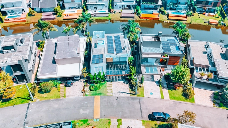 Casa em condomínio beira lago: 15ª foto da galeria de imagens do imóvel