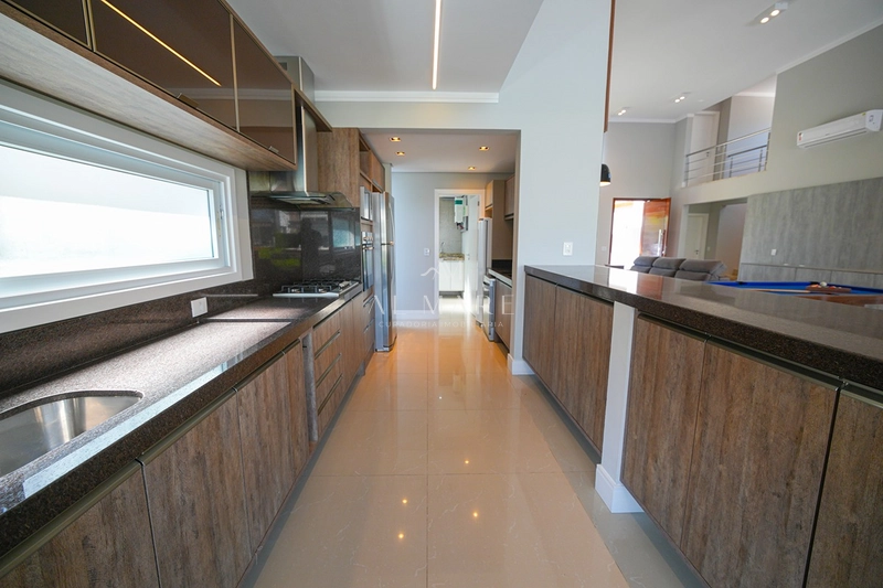 Casa em condomínio beira lago: 40ª foto da galeria de imagens do imóvel