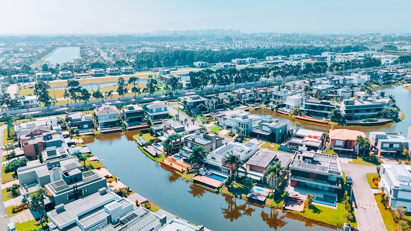 Casa em condomínio beira lago: 11ª foto da galeria de imagens do imóvel