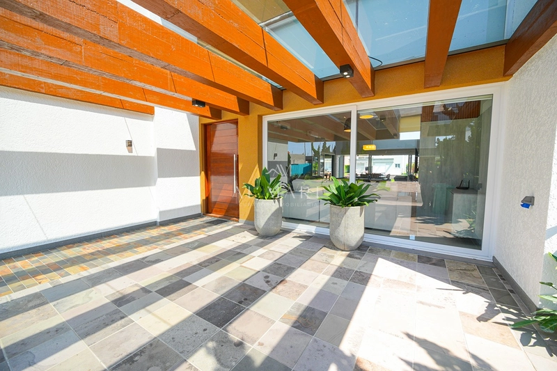 Casa em condomínio beira lago: 37ª foto da galeria de imagens do imóvel