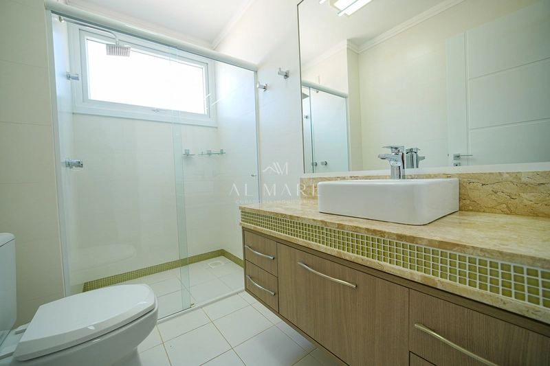 Casa em condomínio beira lago: 62ª foto da galeria de imagens do imóvel