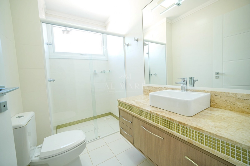 Casa em condomínio beira lago: 61ª foto da galeria de imagens do imóvel