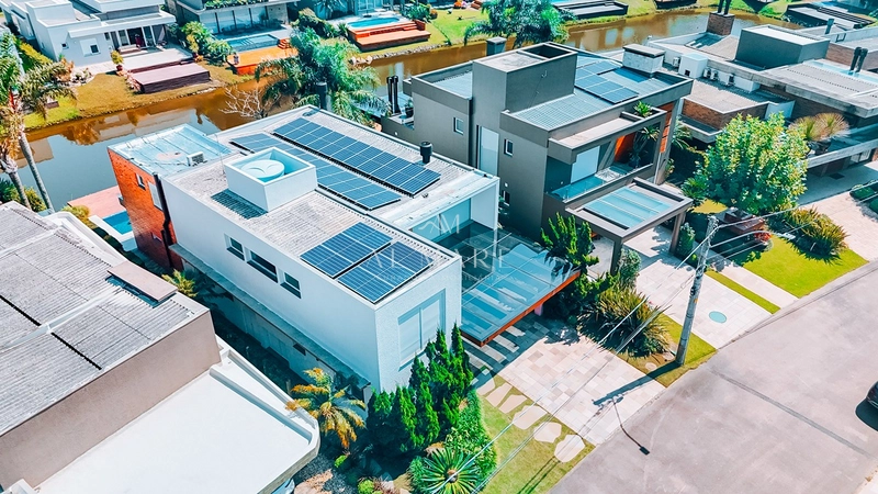 Casa em condomínio beira lago: 13ª foto da galeria de imagens do imóvel