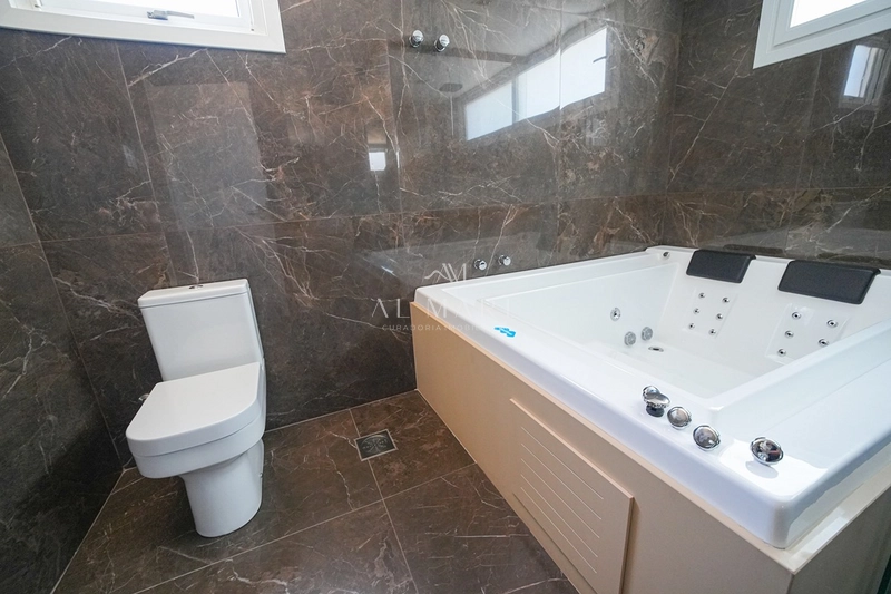 Casa em condomínio beira lago: 68ª foto da galeria de imagens do imóvel