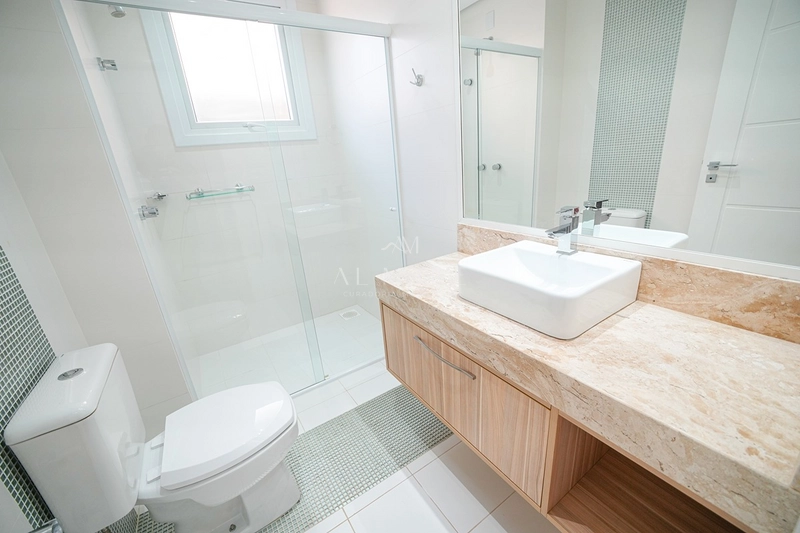 Casa em condomínio beira lago: 25ª foto da galeria de imagens do imóvel