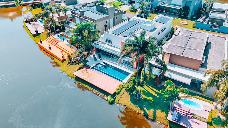 Casa em condomínio beira lago: 10ª foto da galeria de imagens do imóvel