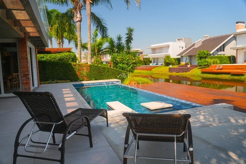 Casa em condomínio beira lago: 1ª foto da galeria de imagens do imóvel