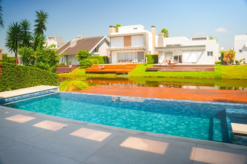 Casa em condomínio beira lago: 52ª foto da galeria de imagens do imóvel