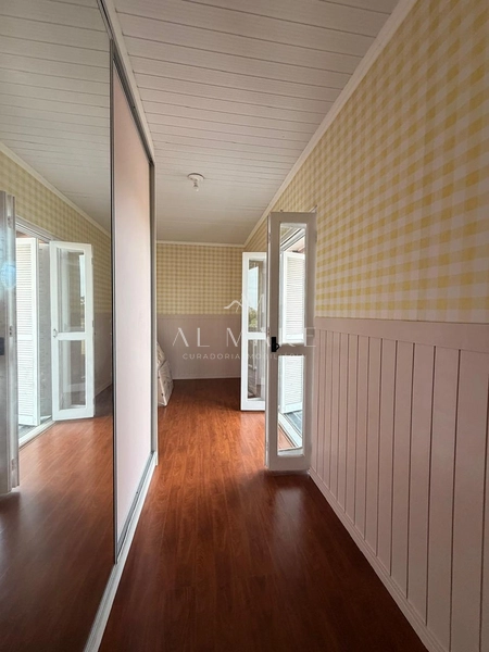 Casa Bairro com cinco dormitórios, mobiliada e com três vagas de garagem: 28ª foto da galeria de imagens do imóvel