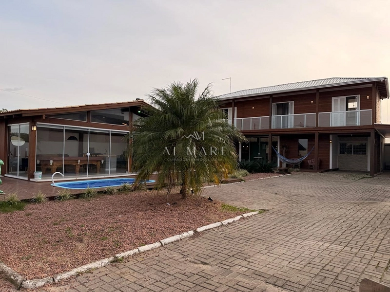 Casa Bairro com cinco dormitórios, mobiliada e com três vagas de garagem: 10ª foto da galeria de imagens do imóvel
