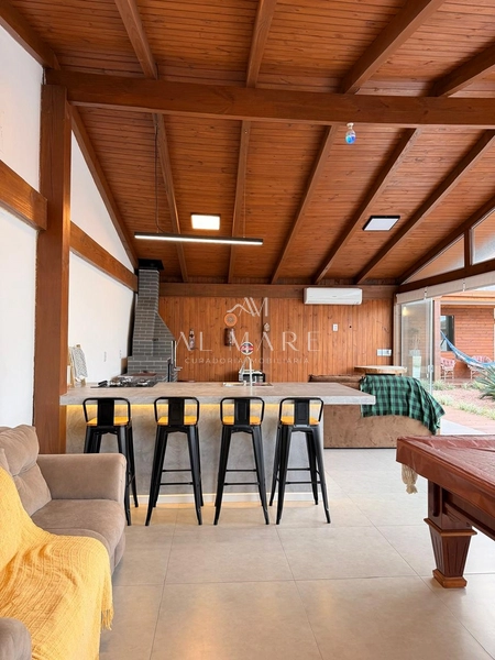 Casa Bairro com cinco dormitórios, mobiliada e com três vagas de garagem: 5ª foto da galeria de imagens do imóvel
