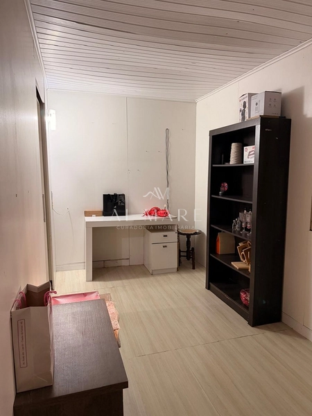 Casa Bairro com cinco dormitórios, mobiliada e com três vagas de garagem: 23ª foto da galeria de imagens do imóvel
