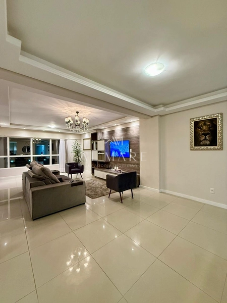 Apartamento gigantesco com três dormitórios e duas vagas de garagem e terraço coberto: 1ª foto da galeria de imagens do imóvel