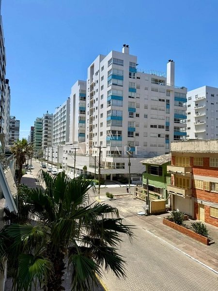 Apartamento gigantesco com três dormitórios e duas vagas de garagem e terraço coberto: 12ª foto da galeria de imagens do imóvel