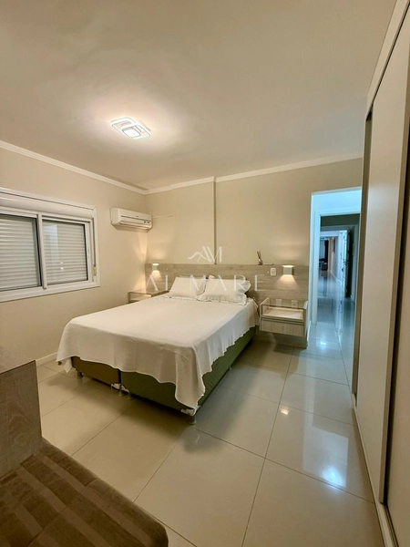 Apartamento gigantesco com três dormitórios e duas vagas de garagem e terraço coberto: 9ª foto da galeria de imagens do imóvel