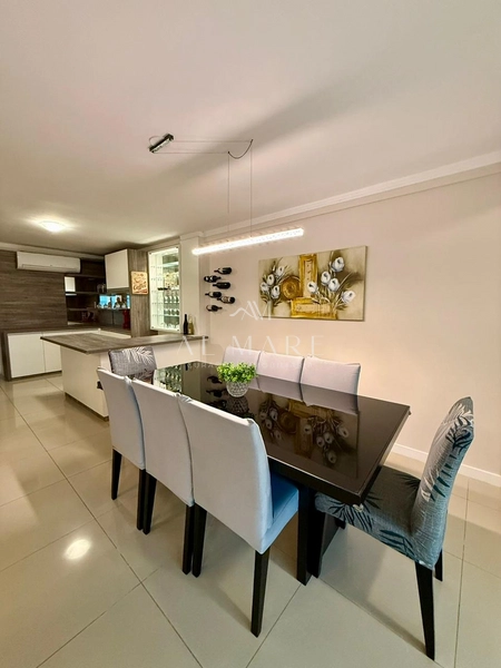 Apartamento gigantesco com três dormitórios e duas vagas de garagem e terraço coberto: 3ª foto da galeria de imagens do imóvel