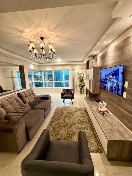 Apartamento gigantesco com três dormitórios e duas vagas de garagem e terraço coberto: 30ª foto da galeria de imagens do imóvel