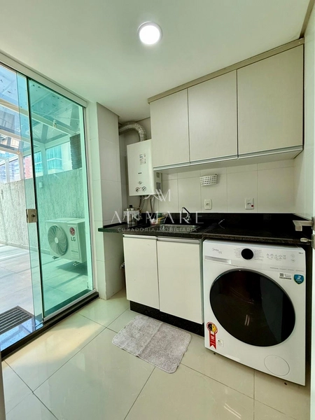 Apartamento gigantesco com três dormitórios e duas vagas de garagem e terraço coberto: 29ª foto da galeria de imagens do imóvel