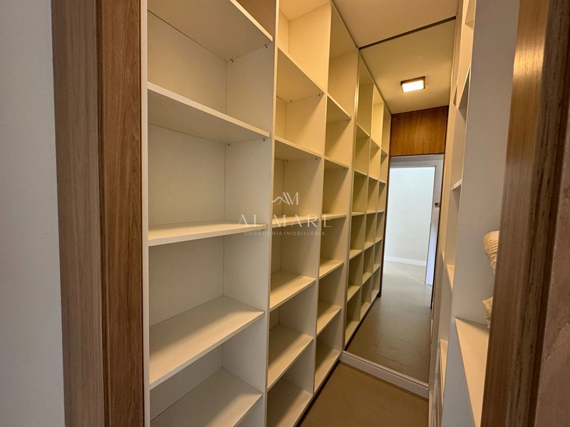 Casa com 4 suites: 20ª foto da galeria de imagens do imóvel