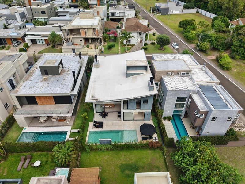 Casa em condomínio com cinco suítes : 34ª foto da galeria de imagens do imóvel