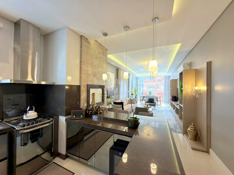 apartamento vista eterna para o mar com três dormitórios finamente mobiliado e decorado: 5ª foto da galeria de imagens do imóvel