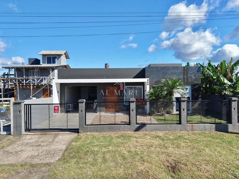 Casa três dormitorios mobiliada e decorada com piscina : 3ª foto da galeria de imagens do imóvel