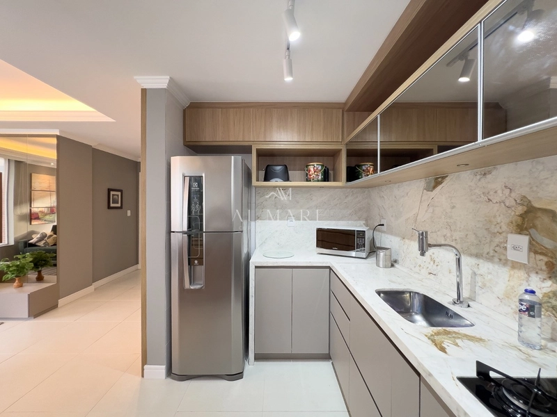 apartamento de três dormitórios e uma suíte, decorado e mobiliado com vaga de garagem: 11ª foto da galeria de imagens do imóvel