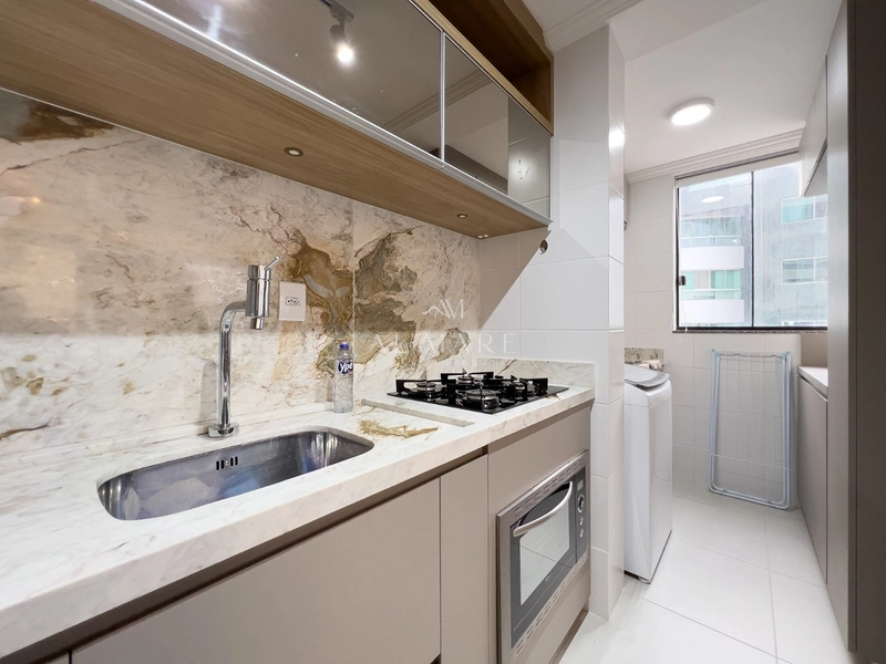 apartamento de três dormitórios e uma suíte, decorado e mobiliado com vaga de garagem: 25ª foto da galeria de imagens do imóvel