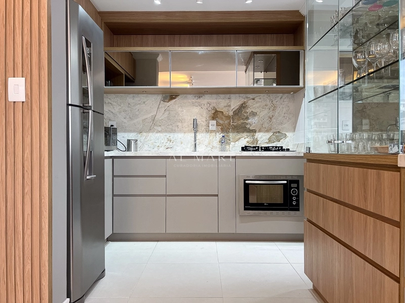 apartamento de três dormitórios e uma suíte, decorado e mobiliado com vaga de garagem: 10ª foto da galeria de imagens do imóvel