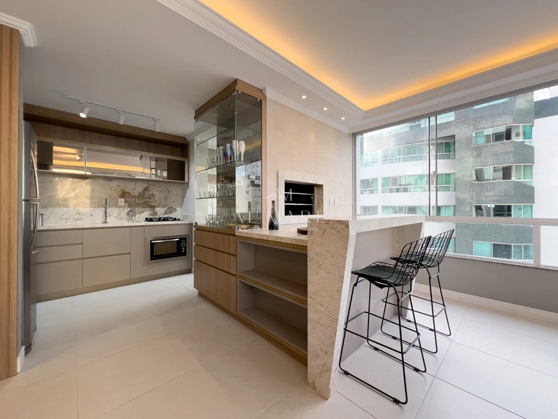 apartamento de três dormitórios e uma suíte, decorado e mobiliado com vaga de garagem: 14ª foto da galeria de imagens do imóvel
