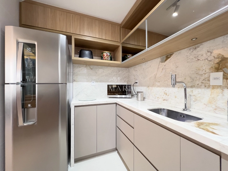 apartamento de três dormitórios e uma suíte, decorado e mobiliado com vaga de garagem: 9ª foto da galeria de imagens do imóvel