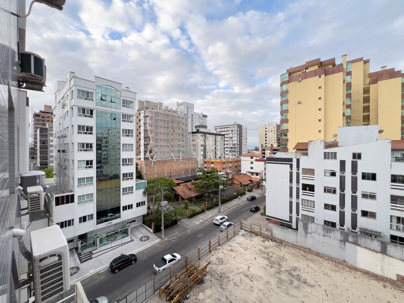 apartamento de três dormitórios e uma suíte, decorado e mobiliado com vaga de garagem: 32ª foto da galeria de imagens do imóvel