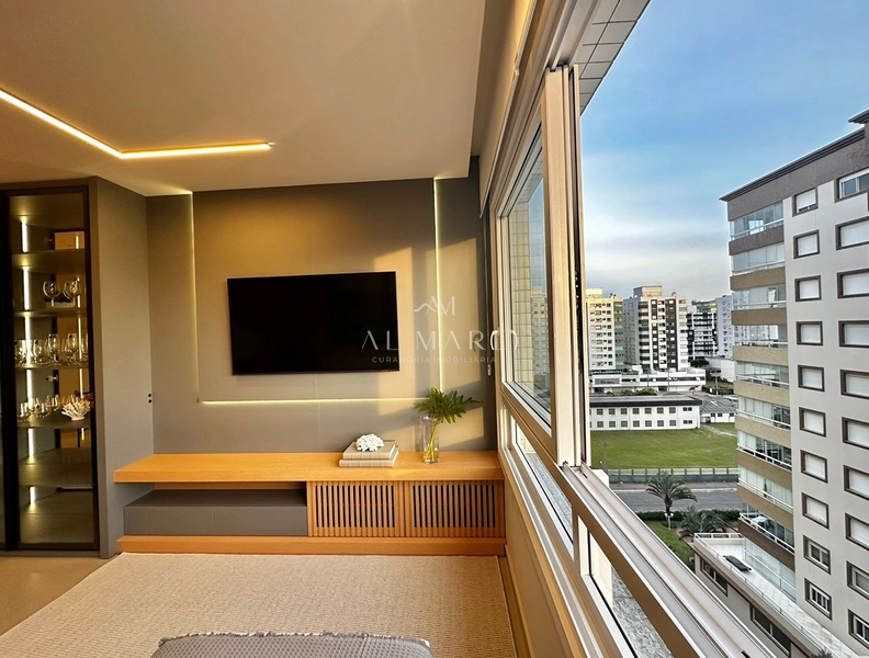 Apartamento frente avenida e vista mar: 1ª foto da galeria de imagens do imóvel