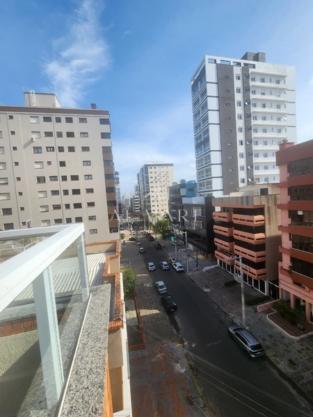 Duplex com dois dormitórios sendo um quarto com sacada e vaga de garagem: 3ª foto da galeria de imagens do imóvel
