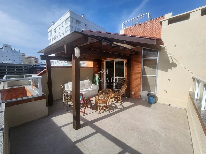 Duplex com dois dormitórios sendo um quarto com sacada e vaga de garagem: 7ª foto da galeria de imagens do imóvel