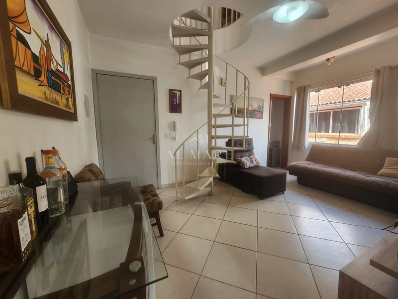 Duplex com dois dormitórios sendo um quarto com sacada e vaga de garagem: 11ª foto da galeria de imagens do imóvel