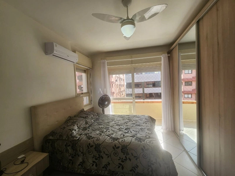 Duplex com dois dormitórios sendo um quarto com sacada e vaga de garagem: 6ª foto da galeria de imagens do imóvel