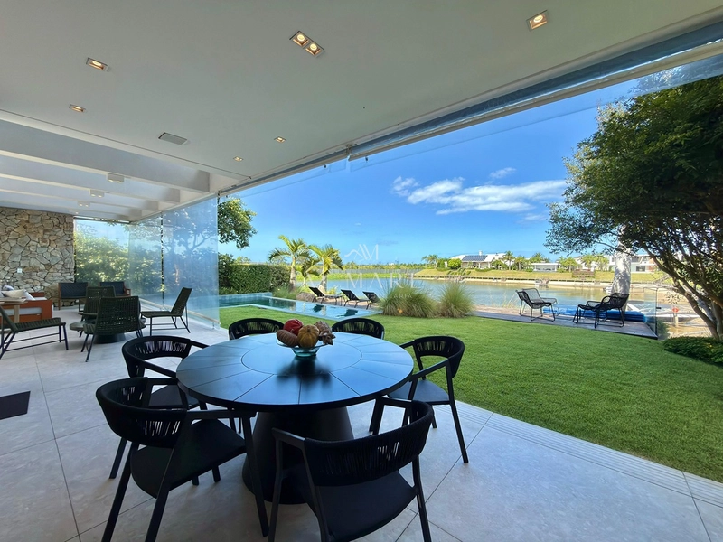 Casa Luxuosa: 10ª foto da galeria de imagens do imóvel