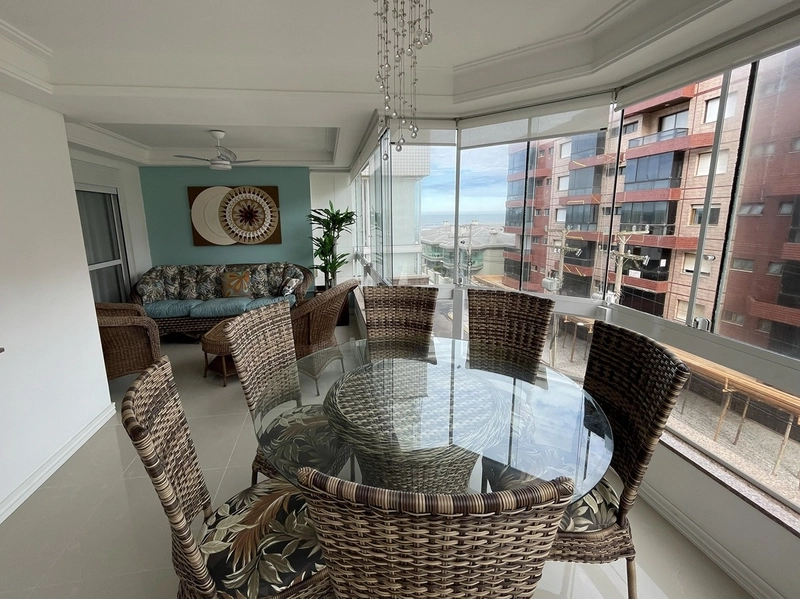 Apartamento vista mar eterna com dois dormitórios e duas vagas de garagem : 1ª foto da galeria de imagens do imóvel