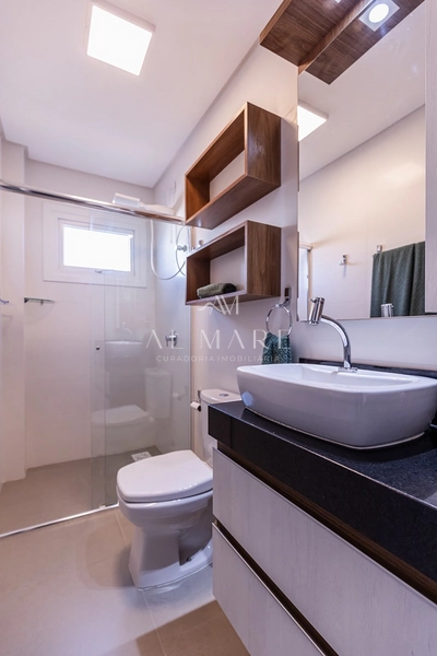 Apartamento uma quadra do mar com dois quartos e dois box de garagem : 5ª foto da galeria de imagens do imóvel