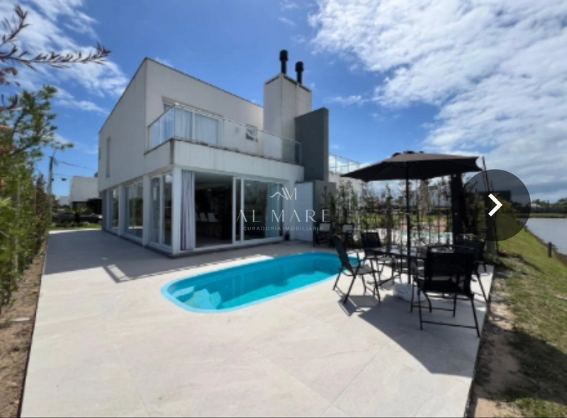 Casa em condominio com piscina: 1ª foto da galeria de imagens do imóvel