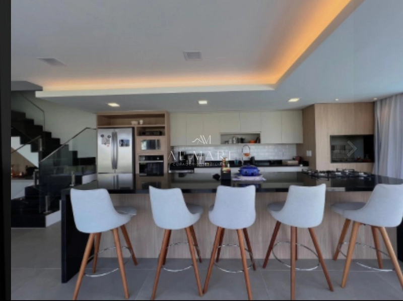 Casa em condominio com piscina: 3ª foto da galeria de imagens do imóvel