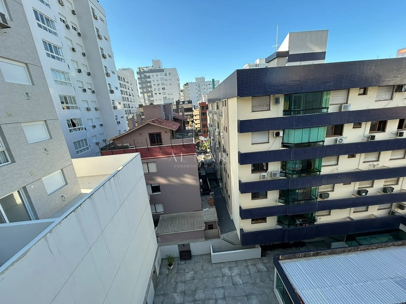 apartamento três dormitórios sendo uma suíte mobiliado com vaga de garagem: 5ª foto da galeria de imagens do imóvel