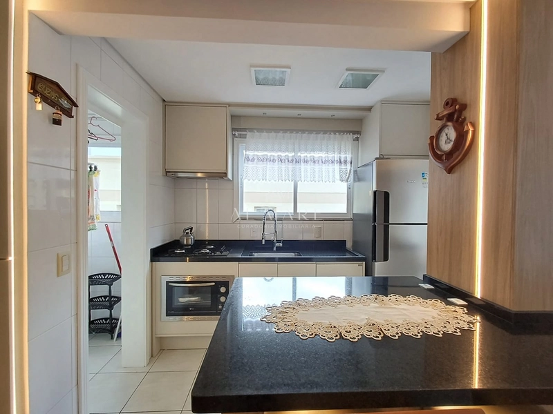 Apartamento de três dormitorios com uma suíte a cinquenta metros da praia mobiliado e decorado : 8ª foto da galeria de imagens do imóvel